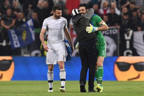 王钰栋新经纪公司：曾代理莱万、拜尔，旗下球员多在德国、瑞士踢球（王钰栋签约新经纪公司：曾服务莱万、拜尔，客户多征战德瑞联赛）