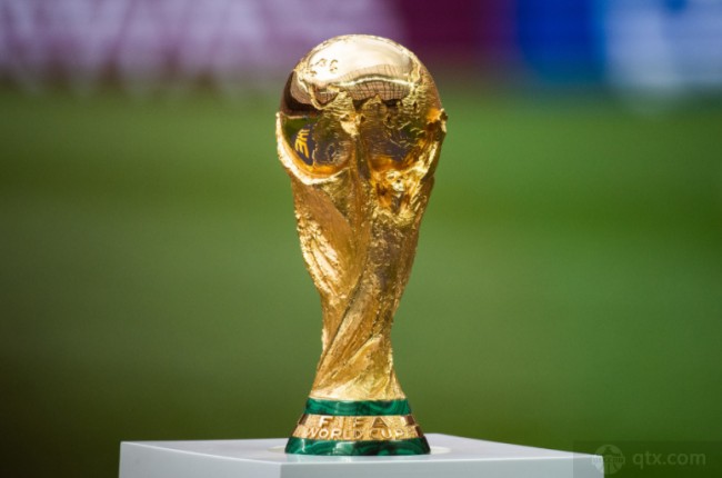 小孔塞桑：我和C罗聊过，他说我在伟大的俱乐部效力（小孔塞桑：曾与C罗交流，他称我效力于一家伟大俱乐部）