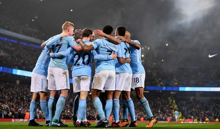 欧冠八强全部出炉，新贵强势晋级引爆热议（欧冠八强尘埃落定，新贵强势突围引发热议）